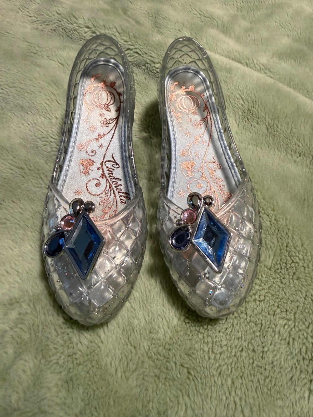 Disney’s Cinderella lights up jelly shoes for little girls - Picture 2 of 6